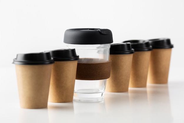 Gros plan sur les alternatives durables aux tasses à café