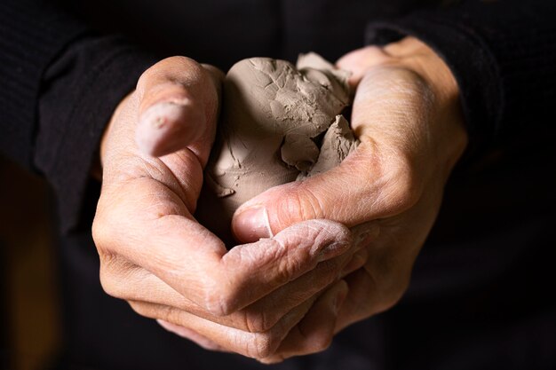 Gros plan d'argile pour poterie