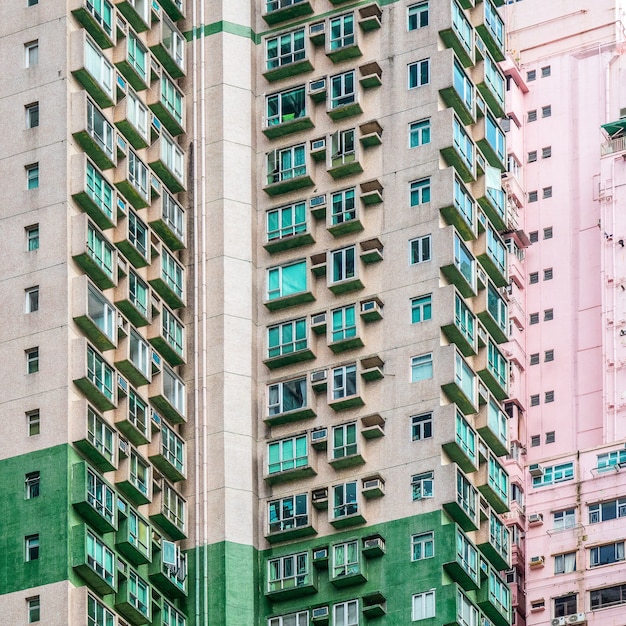 Gros plan de bâtiments résidentiels élevés avec plusieurs appartements