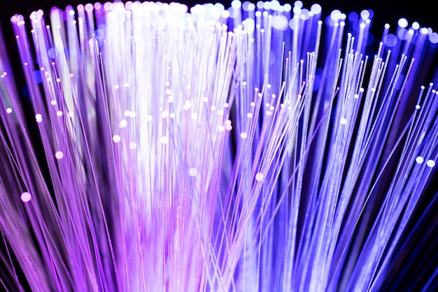 Gros plan sur de beaux détails de fibre optique