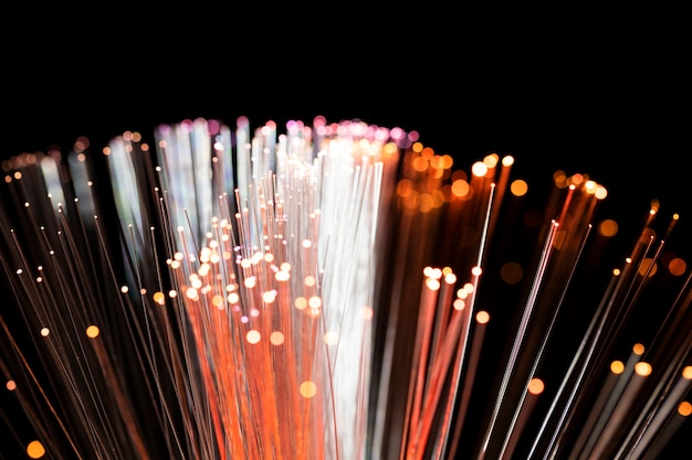 Gros plan sur de beaux détails de fibre optique