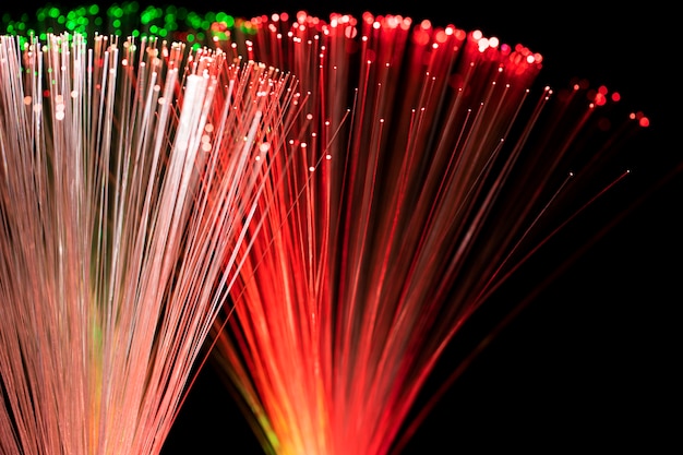 Gros plan sur de beaux détails de fibre optique