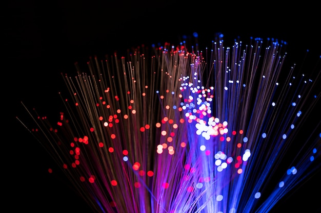 Gros plan sur de beaux détails de fibre optique