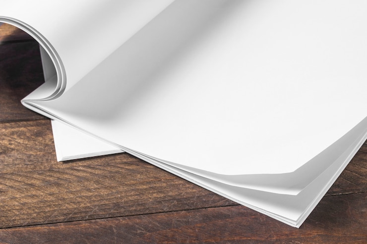 Photo gratuit gros plan, de, blanc, papier blanc, sur, les, table bois