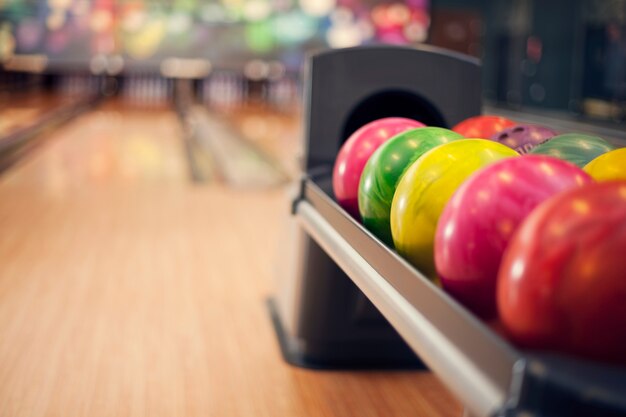 Gros plan de boules de bowling