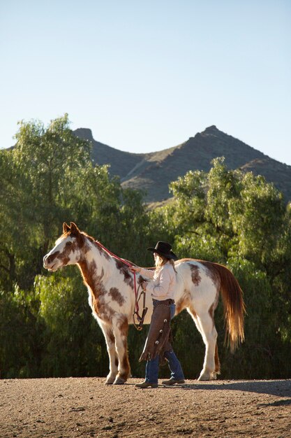 Gros plan sur le cheval dans la nature