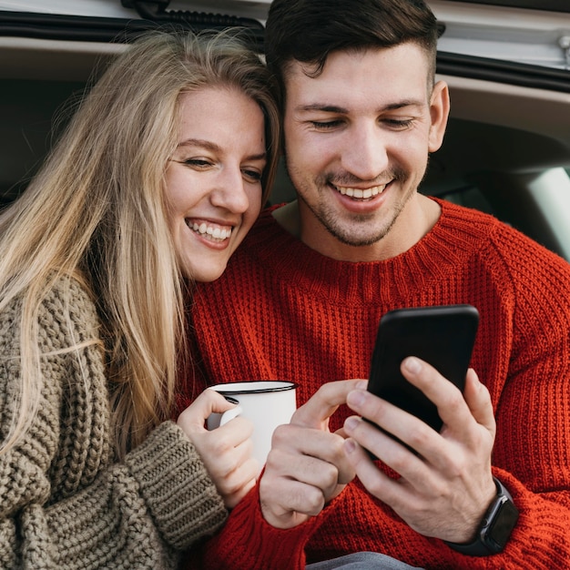 Gros plan, couple, à, téléphone