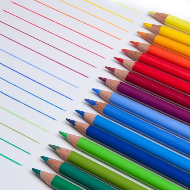 Gros plan de crayons colorés