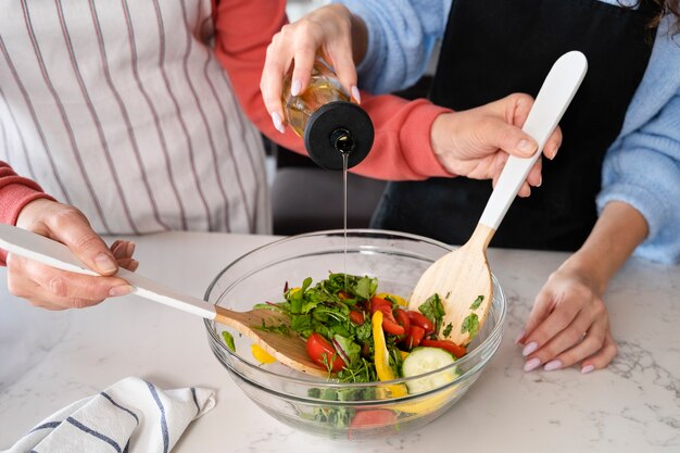 Photo gratuite gros plan sur la cuisson des aliments pour la famille