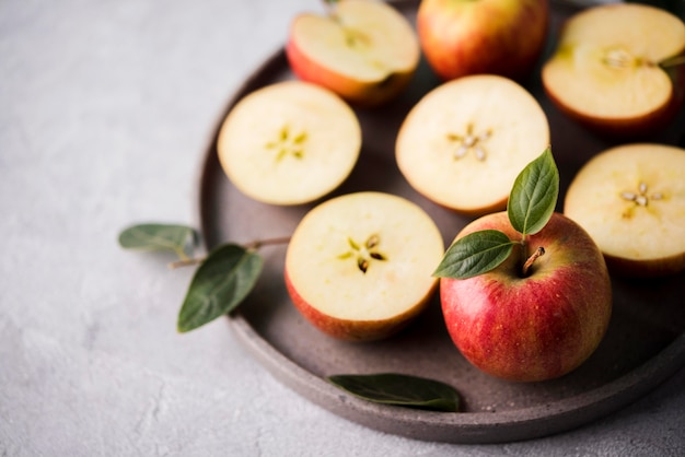 Gros plan de délicieuses pommes prêtes à être servies