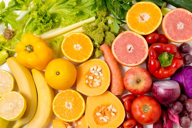 Gros plan de délicieux fruits et légumes