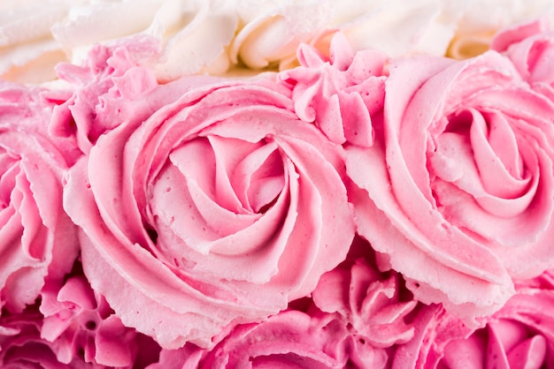 Gros plan de délicieux gâteau rose