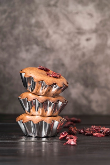 Photo gratuite gros plan délicieux tas de muffins