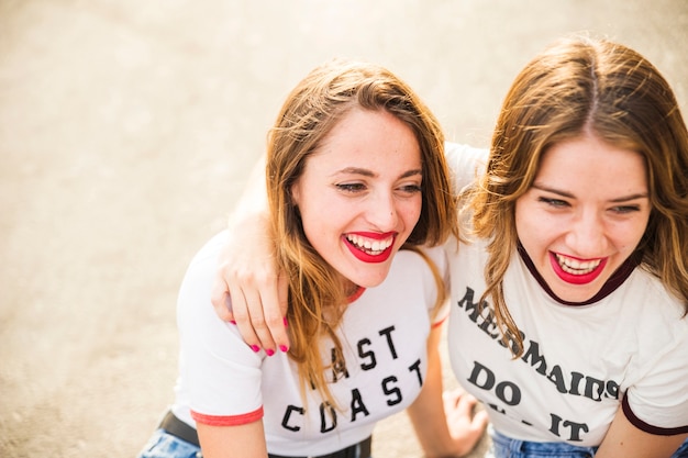 Gros plan, deux, sourire, amis femmes