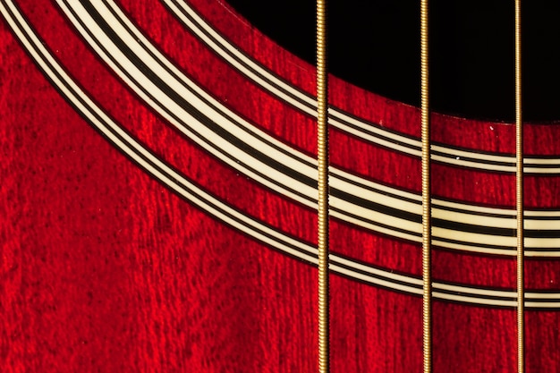 Photo gratuite gros plan du corps de la guitare rouge