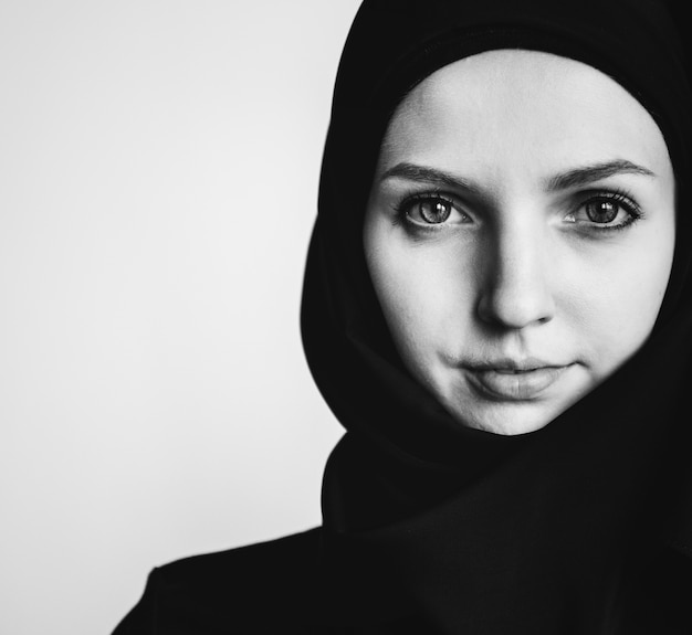 Photo gratuite gros plan du portrait de femme islamique