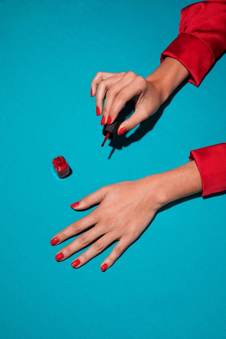 Photo gratuit un gros plan du traitement des ongles