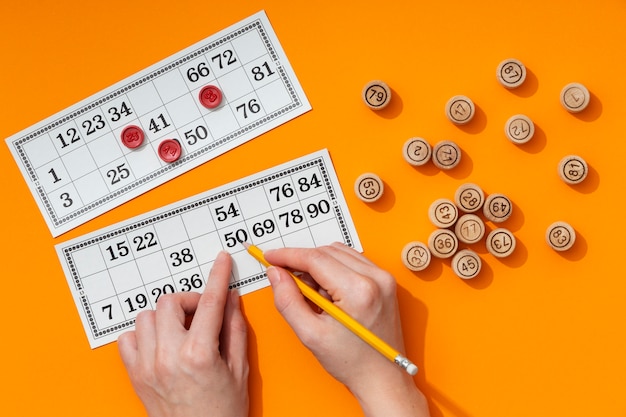Photo gratuite gros plan sur les éléments du jeu de bingo