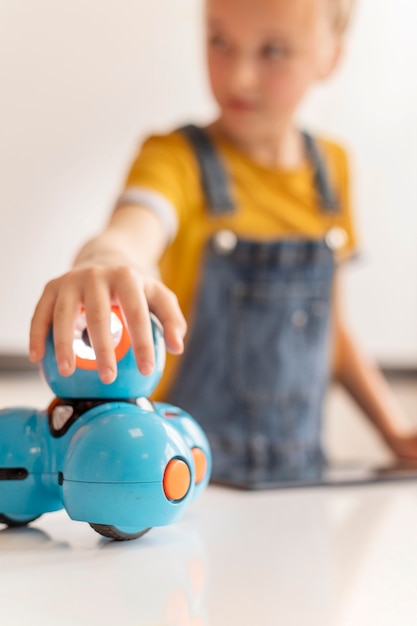 Gros plan enfant flou étudiant