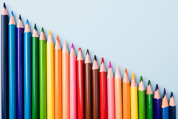 Photo gratuite gros plan ensemble de crayons de couleur