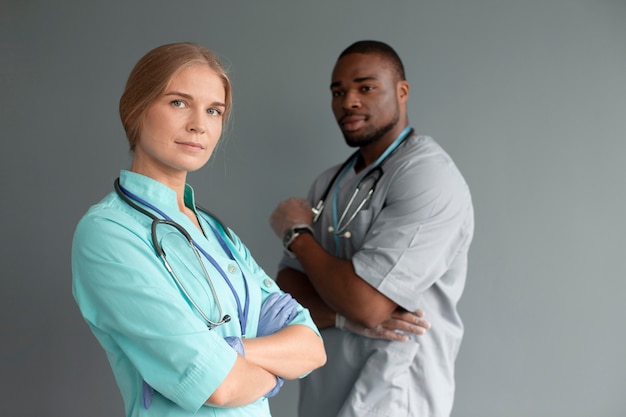 Gros plan sur l'équipe d'agents de santé