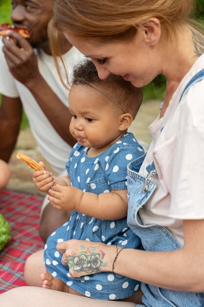 Gros plan sur la famille avec bébé