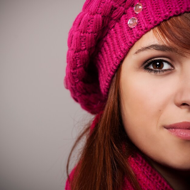 Gros plan, de, femme, dans, béret rose