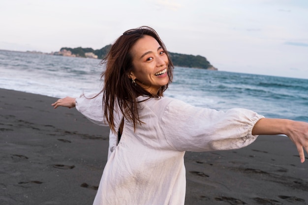 Gros plan sur une femme japonaise s'amusant