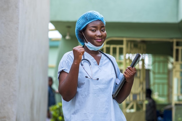 Gros plan d'une femme médecin