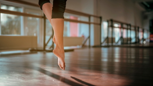 Gros plan, femme, pieds, danseur