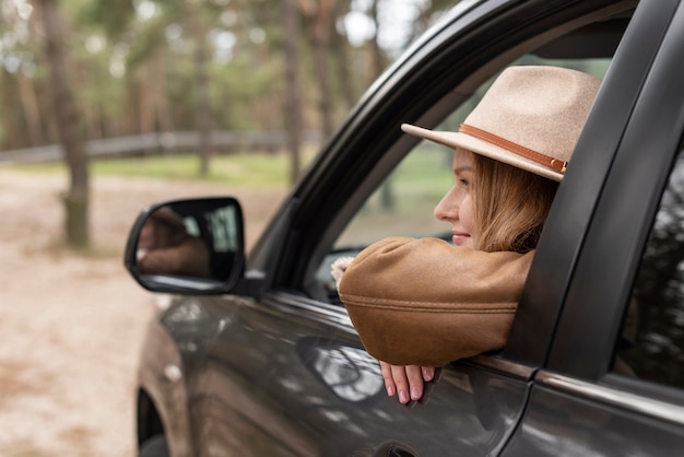 Gros plan, femme, séance, dans voiture