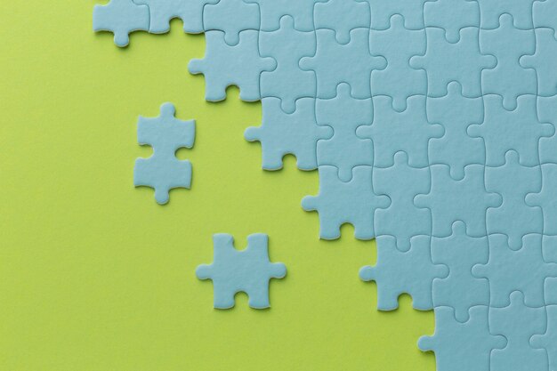 Gros plan sur fond de puzzle