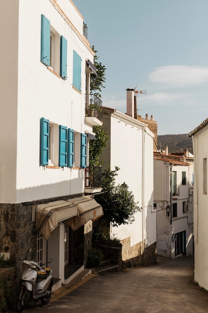 Photo gratuite gros plan sur de grands immeubles contre le ciel