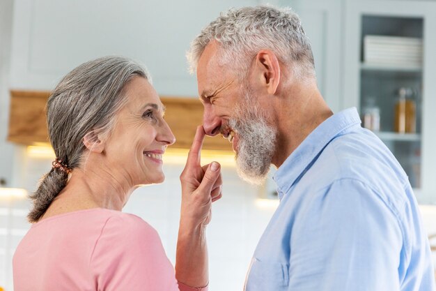 Gros plan, heureux, couple aîné