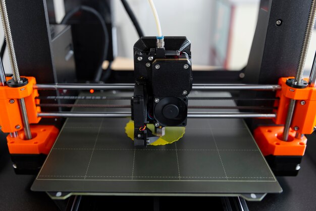 En gros plan sur l'imprimante 3D