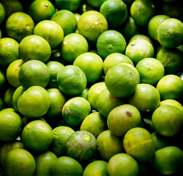 Gros plan des ingrédients de cuisson des citrons verts