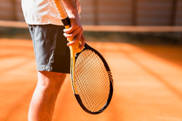 Gros plan d&#39;un joueur de tennis