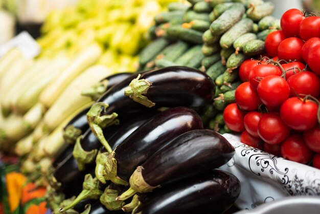 Gros plan de légumes sains au magasin