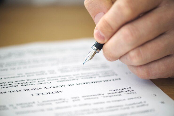 Photo gratuit gros plan, main, signature, contrat