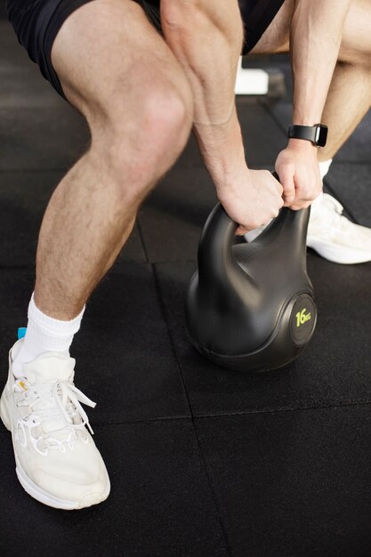 Gros plan, mains, tenue, kettlebell