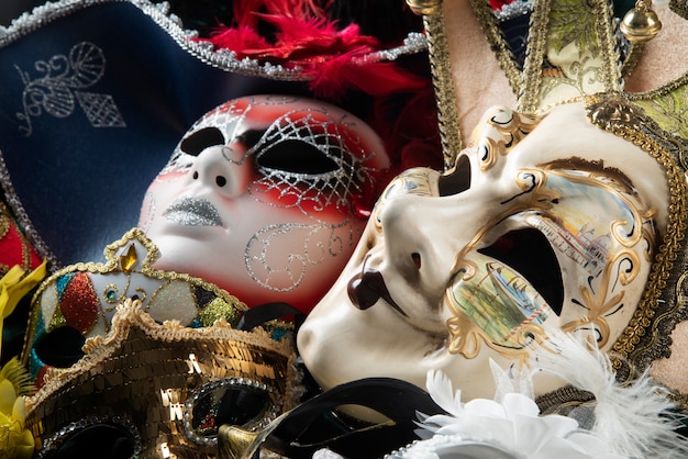 Photo gratuite gros plan des masques de carnaval