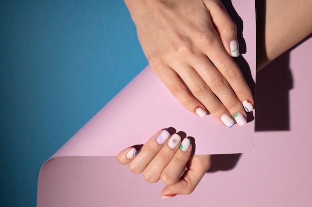 Photo gratuite gros plan sur le nail art beauté