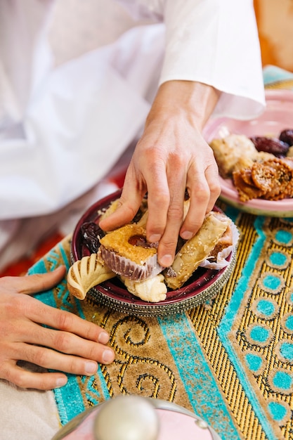 Gros plan de pâtisseries arabes