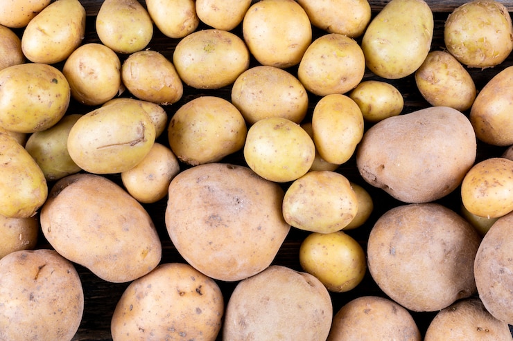Photo gratuit gros plan de pommes de terre en arrière-plan. vue de dessus.