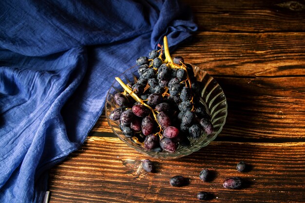 Gros plan de raisins dans un vase