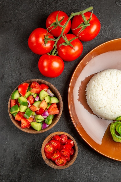 Gros Plan Sur Un Repas De Riz Cuit à La Vapeur Sur Une Assiette