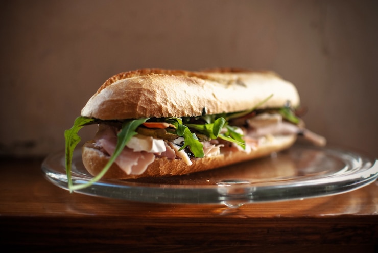 Photo gratuit gros plan d'un sandwich délicieusement fait