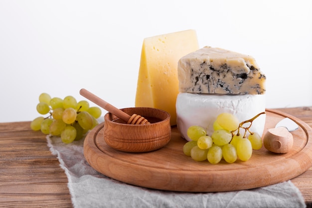 Gros plan savoureux fromage et des collations