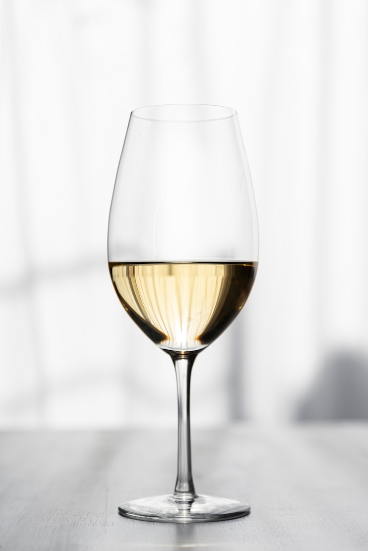 Photo gratuit gros plan, de, savoureux, vin blanc, verre