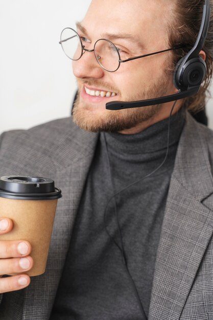 Gros plan, smiley, homme, tenue, tasse